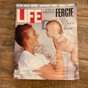 Life Magazine October 1990. First photos FERGIE and her babies @ home and more.